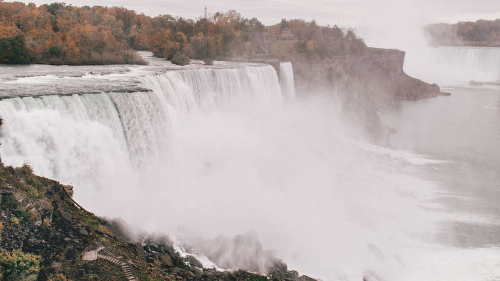 Get-Splashed-At-Niagara-Falls-420.jpeg